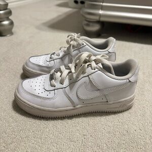 nike white low air forces